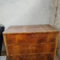 Cassettiera antica in buono stato 