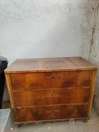 Cassettiera antica in buono stato 