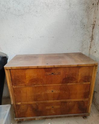 Cassettiera antica in buono stato 