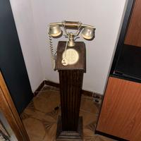 Telefono vintage a colonna