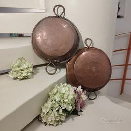 coppia di antichi tegami in rame massiccio del 900