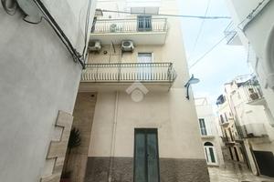 4 LOCALI A MOLA DI BARI