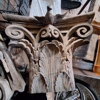 Antichi capitelli in legno