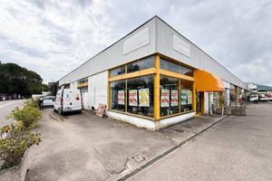 Immobile di 330 m² con 1 locale a Città di Castell