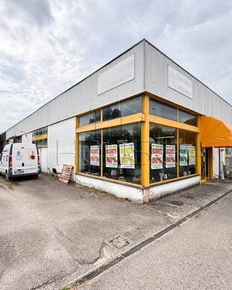 Immobile di 330 m² con 1 locale a Città di Castell