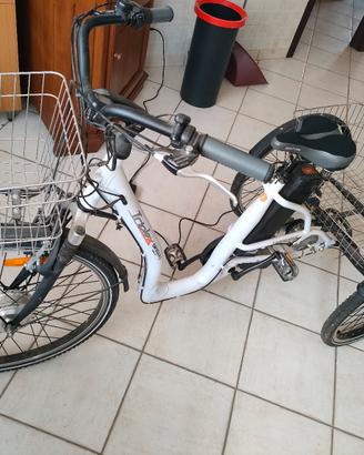 Bici elettrica  tre ruote 