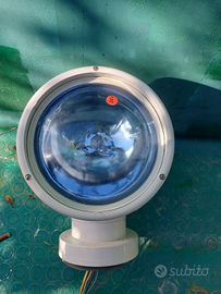 Faro Motramarine orientabile da 24 volt