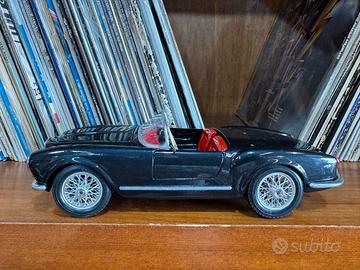 Modellino auto lancia aurelia  spider burago 1/24