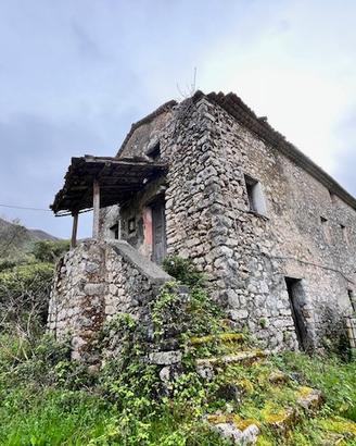 Supino casale in pietra