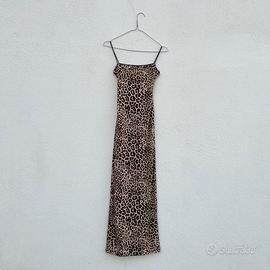 Vestito lungo aderente, stampa animalier Bershka.
