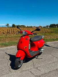 Vespa ET2 