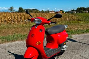 Vespa ET2 