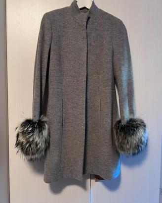 Cappotto con bordature in volpe