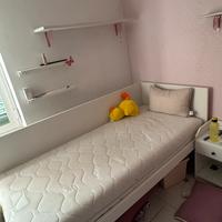 Letto singolo con cassettone bianco + comodino