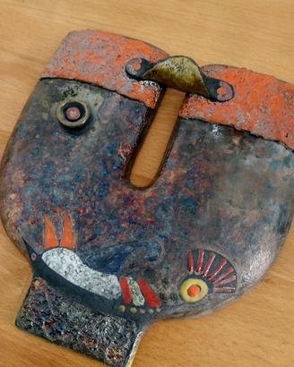 Maschera sarda in ceramica raku di Massimo Boi