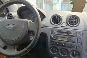 Ford Fiesta 14 benzina