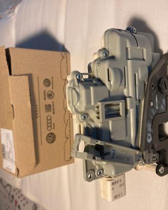 ATTUATORE  PORTIERA POST DX PER AUDI E PORSCHE