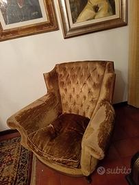 coppia di poltrone in velluto dorato vintage