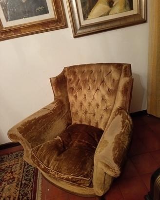 coppia di poltrone in velluto dorato vintage