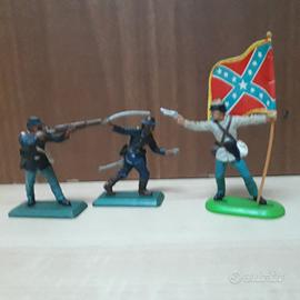 3 soldatini Britains Deetail anni '70