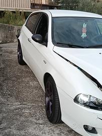 Alfa 147 incidentata