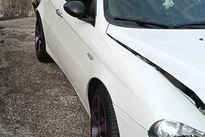 Alfa 147 incidentata