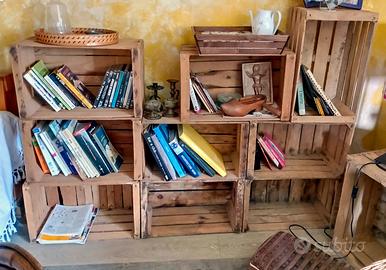 Libreria bassa / Mobile in cassette di legno