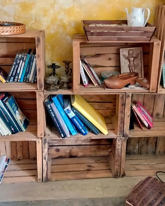 Libreria bassa / Mobile in cassette di legno