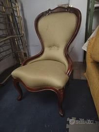 Sedia poltrona imbottita in legno