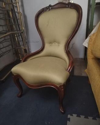 Sedia poltrona imbottita in legno