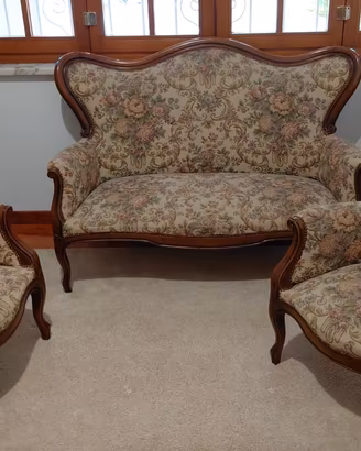 Salotto (divano + 2 poltrone + sedia)