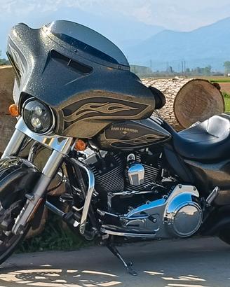Harley Davidson Street Glide 103