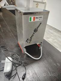 Distributore Automatico cibo cani/gatti RISTORINA 