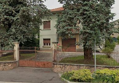 Immobile in asta di 206 m² con 5 locali e box auto