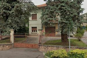 Immobile in asta di 206 m² con 5 locali e box auto