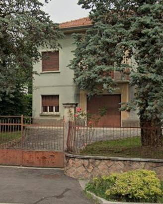 Immobile in asta di 206 m² con 5 locali e box auto