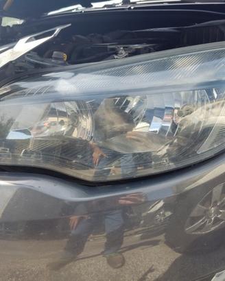Proiettore sinistro OPEL ASTRA J del 2013