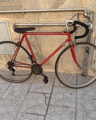 Bicicletta da corsa vintage rossa