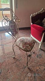 Sedia vintage in ferro battuto con seduta e schien