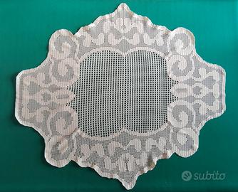 Centrotavola lavorato ad uncinetto.
