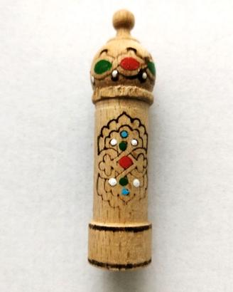 Porta‑fiala artigianale in legno bulgaro