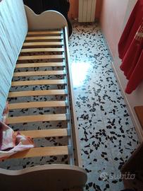 Letto a una piazza in legno