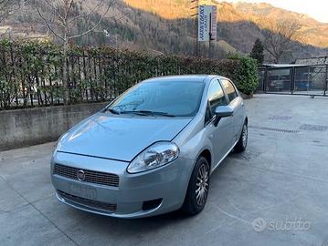 Ricambi Fiat Grande Punto 5 e 3 porte vari colori