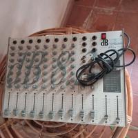 Casse karma con piedistallo e piccolo mixer