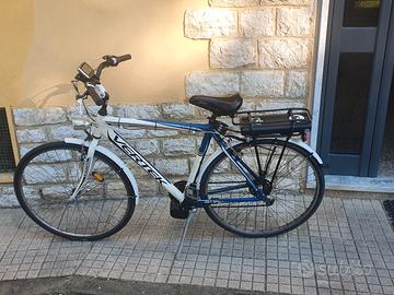 BICI ELETTRICA CON MOTORE CENTRALE 60 KM AUTON.