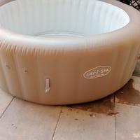 Piscina gonfiabile idromassaggio riscaldata