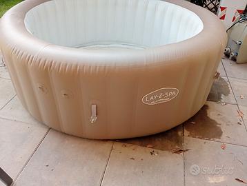Piscina gonfiabile idromassaggio riscaldata