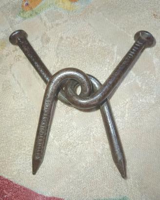 Rompicapo di metallo chiodi intrecciati inizi '900
