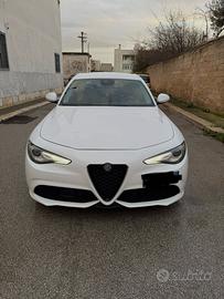 Alfa Romeo Giulia 2.2 150 cv