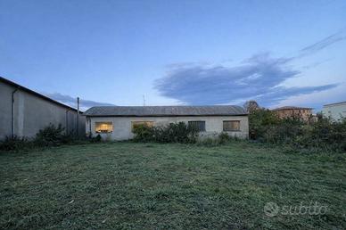 Immobile di 270 m² con 1 locale a Calcinato